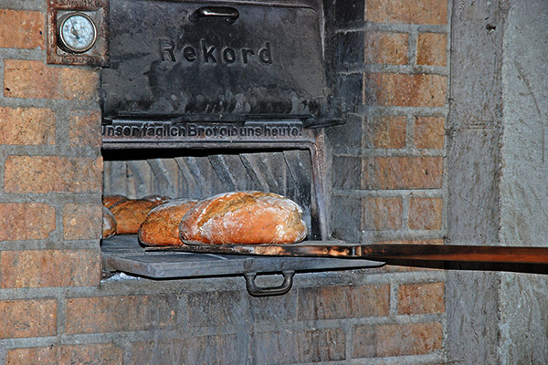 Bauernbrot direkt aus dem Holzofen